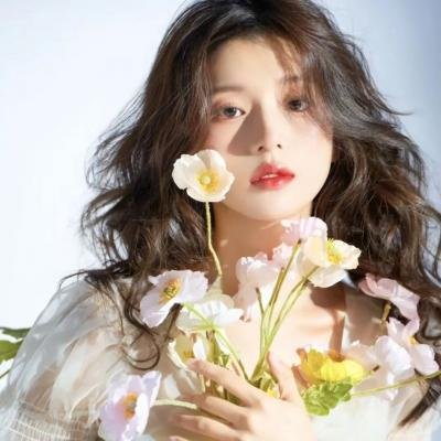 穿黄靴子的女孩